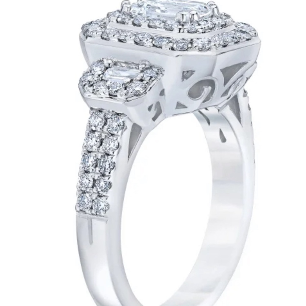 Diamond ring  1.46 ctw clarity VS-2 tha diamond color is 1 or better Emeral cut - Picture 10 of 13